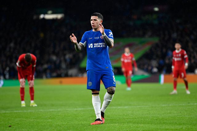 VÍDEO: Enzo perde a cabeça após ser gozado por um adepto