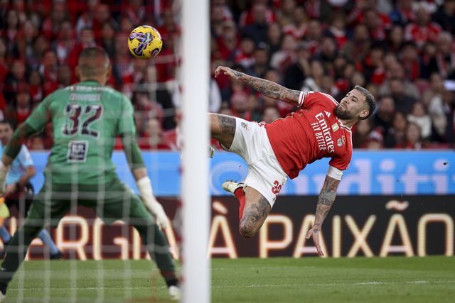 Otamendi reage à goleada do Benfica: «Boa vitória, equipa!»