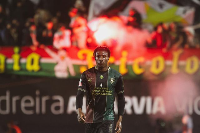 Estrela sem vitória, mas com bonita festa e homenagem à Magia