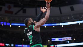 A outra grande estrela dos Celtics jogou com rotura no joelho