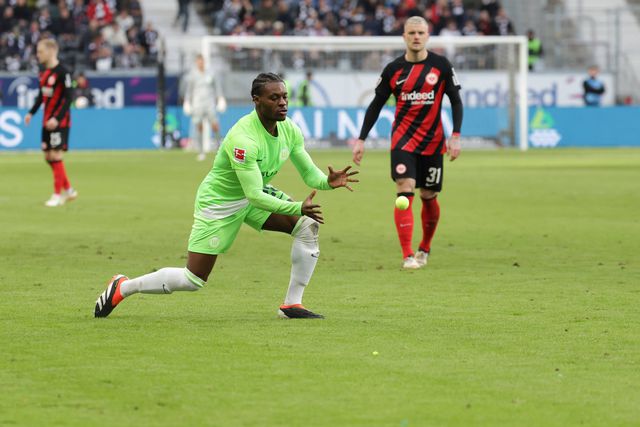 VÍDEO: Frankfurt-Wolfsburgo brevemente interrompido por… porco de plástico