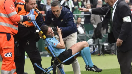 Árbitra assistente do Betis-Athletic ficou mal tratada após choque