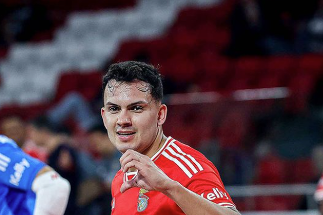 Benfica marca 16 (!) ao Candoso