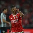 VÍDEO: Neres finta o guarda-redes e faz o segundo do Benfica