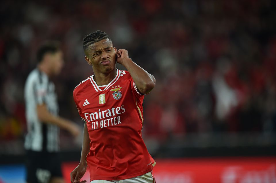 VÍDEO: Neres finta o guarda-redes e faz o segundo do Benfica