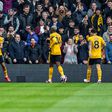 Wolverhampton derrotado em tarde de muitos jogos e uma despromoção confirmada