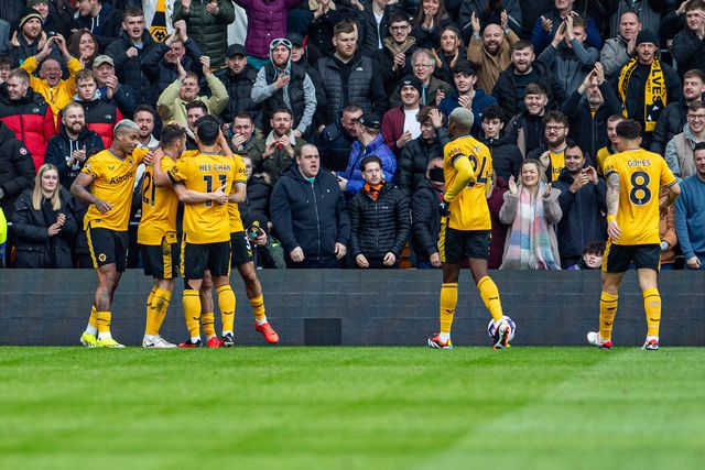 Wolverhampton derrotado em tarde de muitos jogos e uma despromoção confirmada