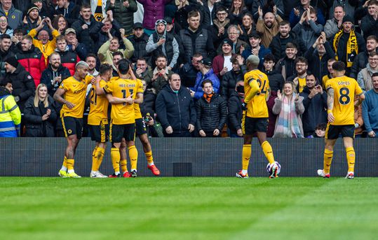 Wolverhampton derrotado em tarde de muitos jogos e uma despromoção confirmada
