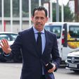 Pedro Proença, sucessor de Fernando Gomes na presidência da Federação Portuguesa de Futebol, acena aos jornalistas