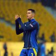 Cristiano Ronaldo a agradecer o apoio dos adeptos presentes nas bancadas durante o aquecimento