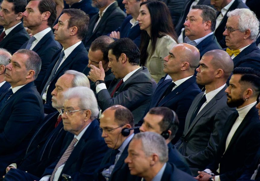 Varandas e Rui Costa (com André Villas-Boas e António Salvador ao lado) na tomada de posse de Pedro Proença [foto: André Carvalho/A BOLA]