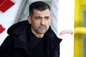 Sérgio Conceição, treinador do Milan, no banco de suplentes em casa do Torino
