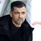 Sérgio Conceição, treinador do Milan, no banco de suplentes em casa do Torino