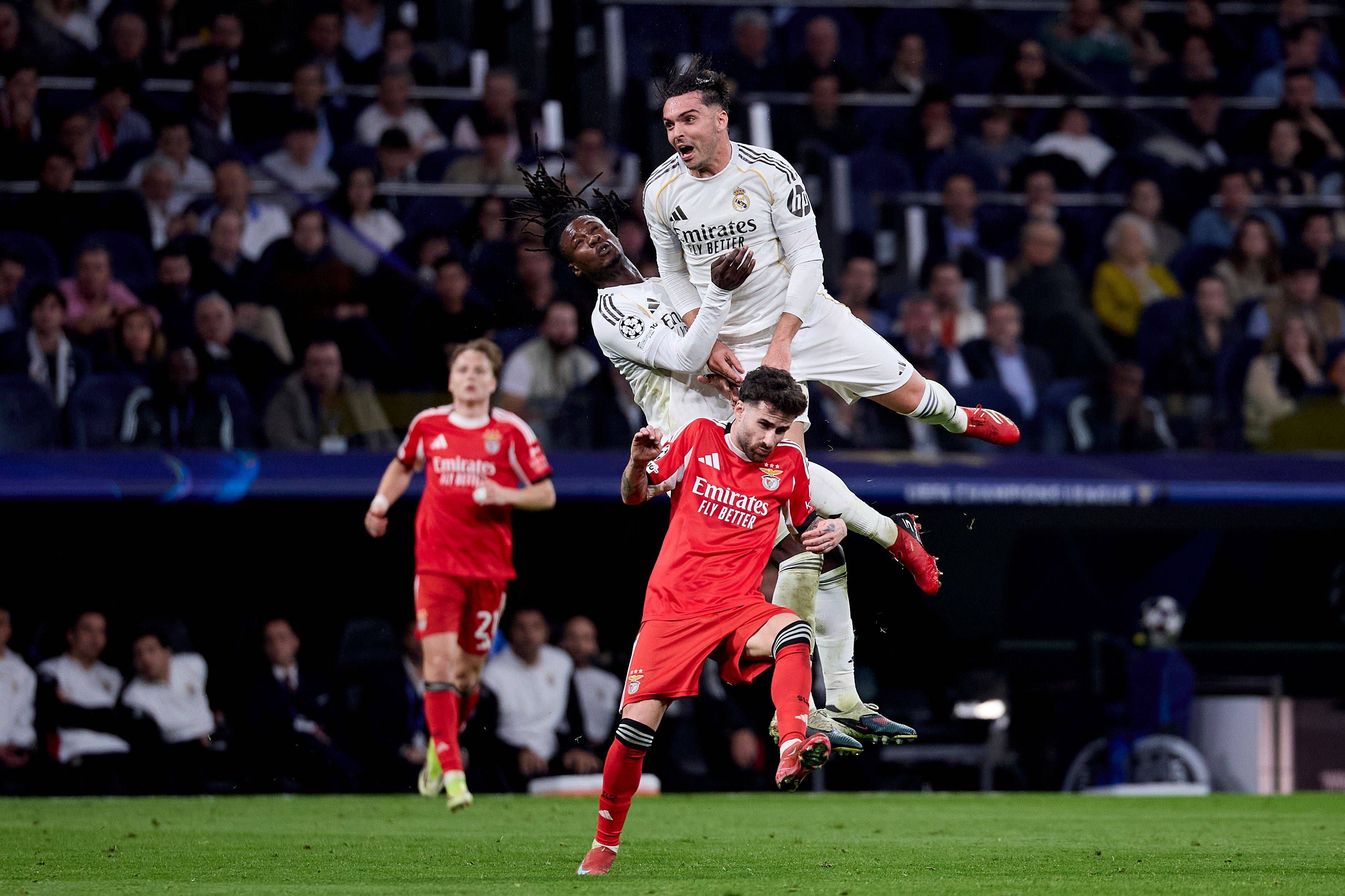 Choque entre Asencio e Camavinga deixou o defesa espanhol em muito mau estado - Foto: IMAGO