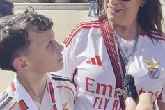 Avó e neto vêm de Grenoble só para ver o Benfica