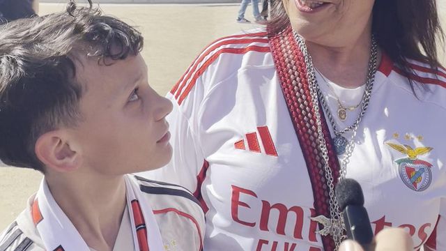 Avó e neto vêm de Grenoble só para ver o Benfica