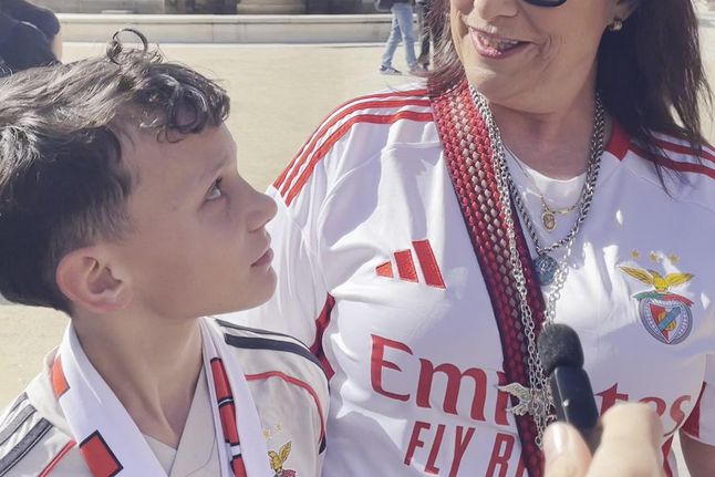 Avó e neto vêm de Grenoble só para ver o Benfica
