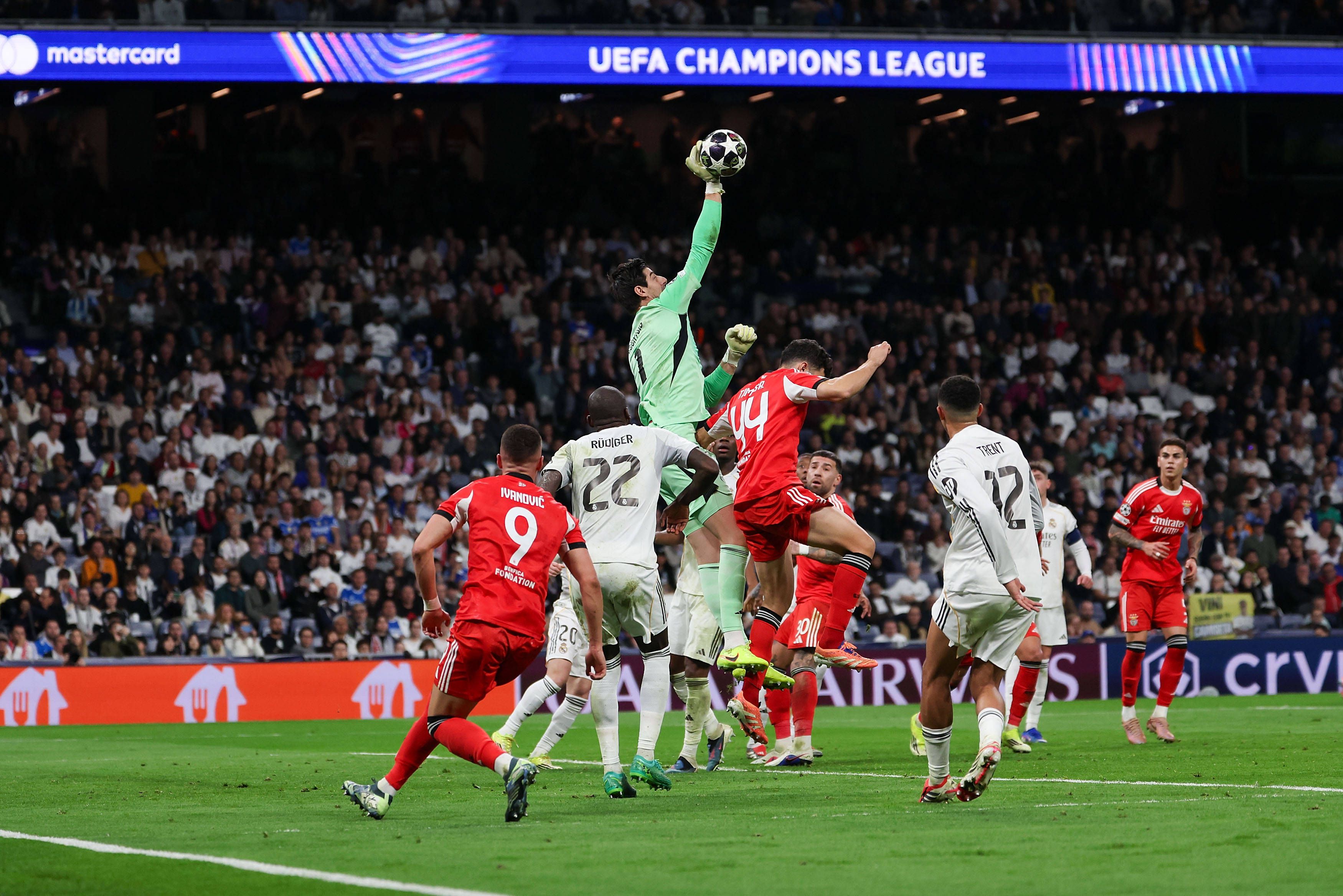 Courtois foi enorme na defesa da baliza do Real Madrid (Foto: Joaquim Ferreira/IMAGO)