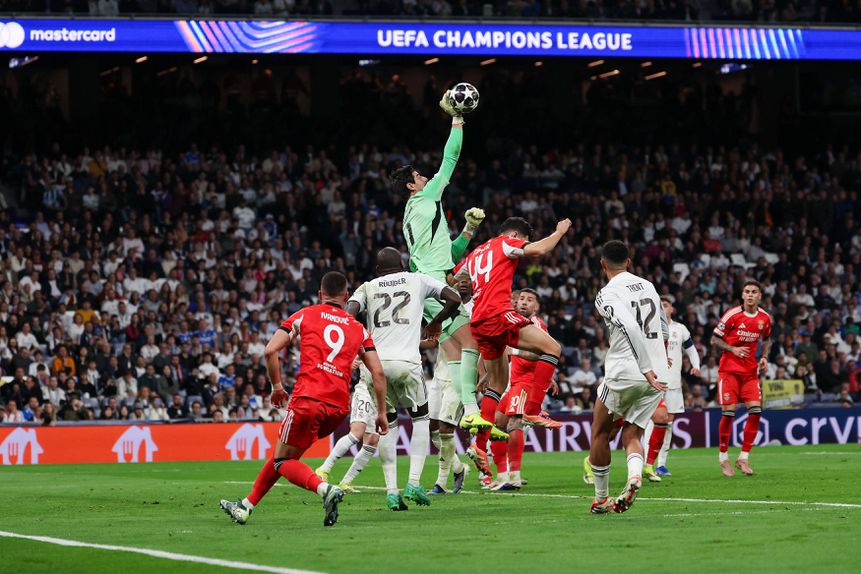 Courtois foi enorme na defesa da baliza do Real Madrid (Foto: Joaquim Ferreira/IMAGO)