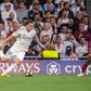 Álvaro Carreras tenta fugir a Ríos no jogo entre o Real Madrid e o Benfica - Foto: IMAGO