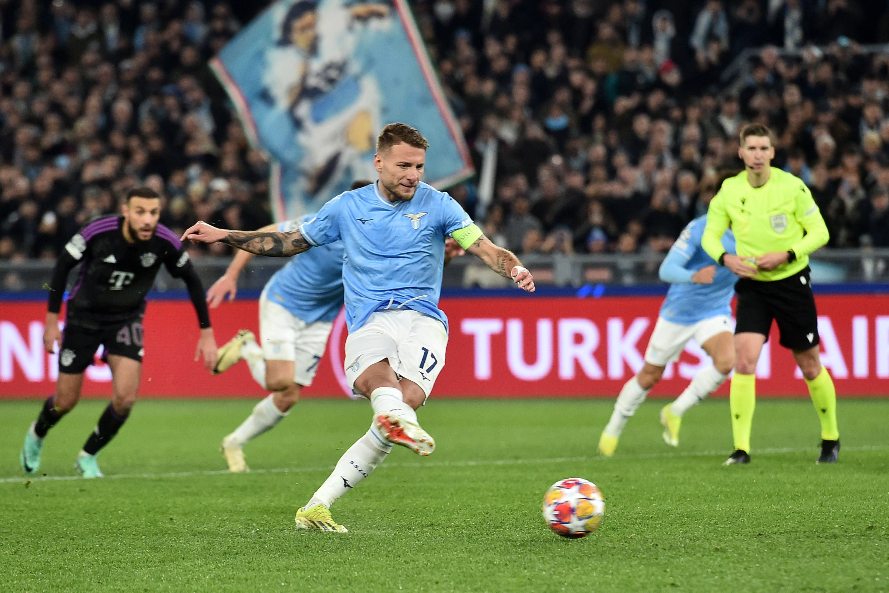 Lazio-Bayern (1-0, em 2024) - €734,8M de diferença - Italianos foram eliminados na segunda mão por 0-3 em Munique