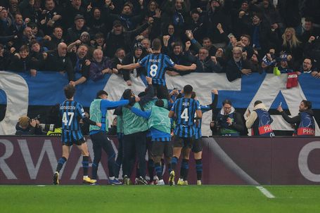Pasalic a festejar o 3-0 para a Atalanta