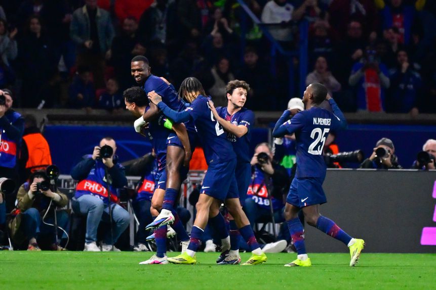 Festa do golo de Kvaratskhelia, que deu o apuramento ao PSG - FOTO: IMAGO