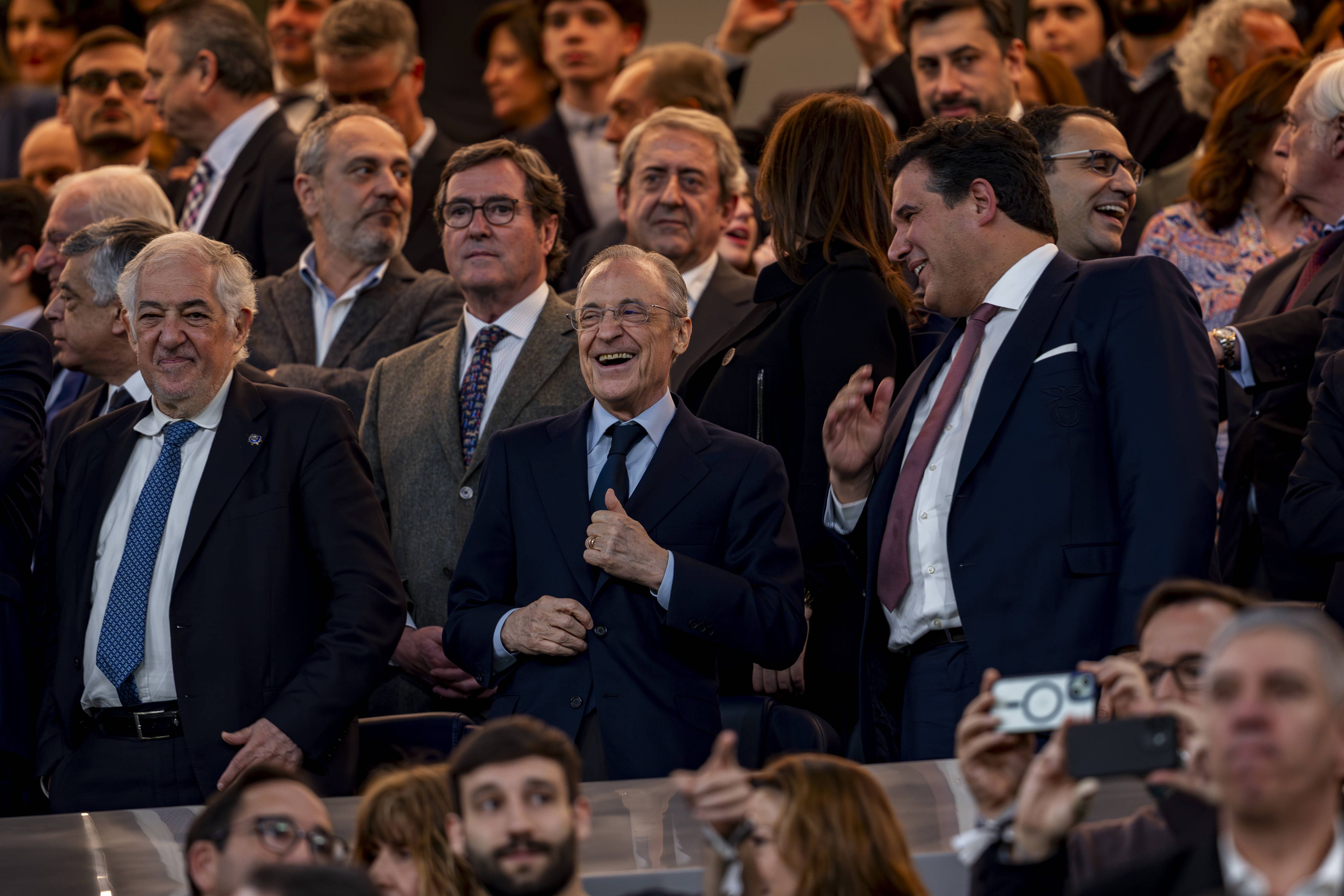 Florentino Pérez, presidente do Real Madrid, na tribuna presidencial - Foto: IMAGO