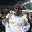 Snoop Dogg com a camisola do Swansea, Vítor Matos, no estádio com os adeptos
