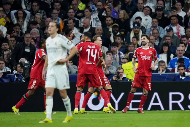 Jogadores do Benfica festejam golo marcado ao Real Madrid no Santiago Bernabéu - Foto: IMAGO