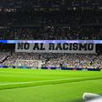 Bernabéu exibe tarja gigante contra o racismo