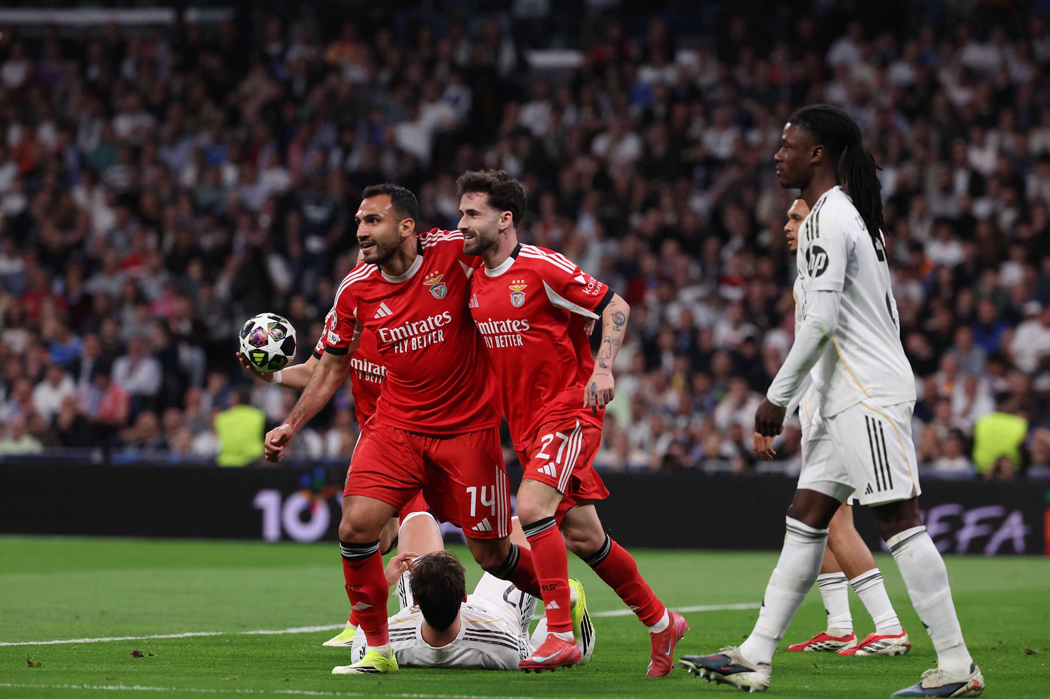 Rafa e Pavlidis festejam golo marcado ao Real Madrid no Santiago Bernabéu - Foto: IMAGO