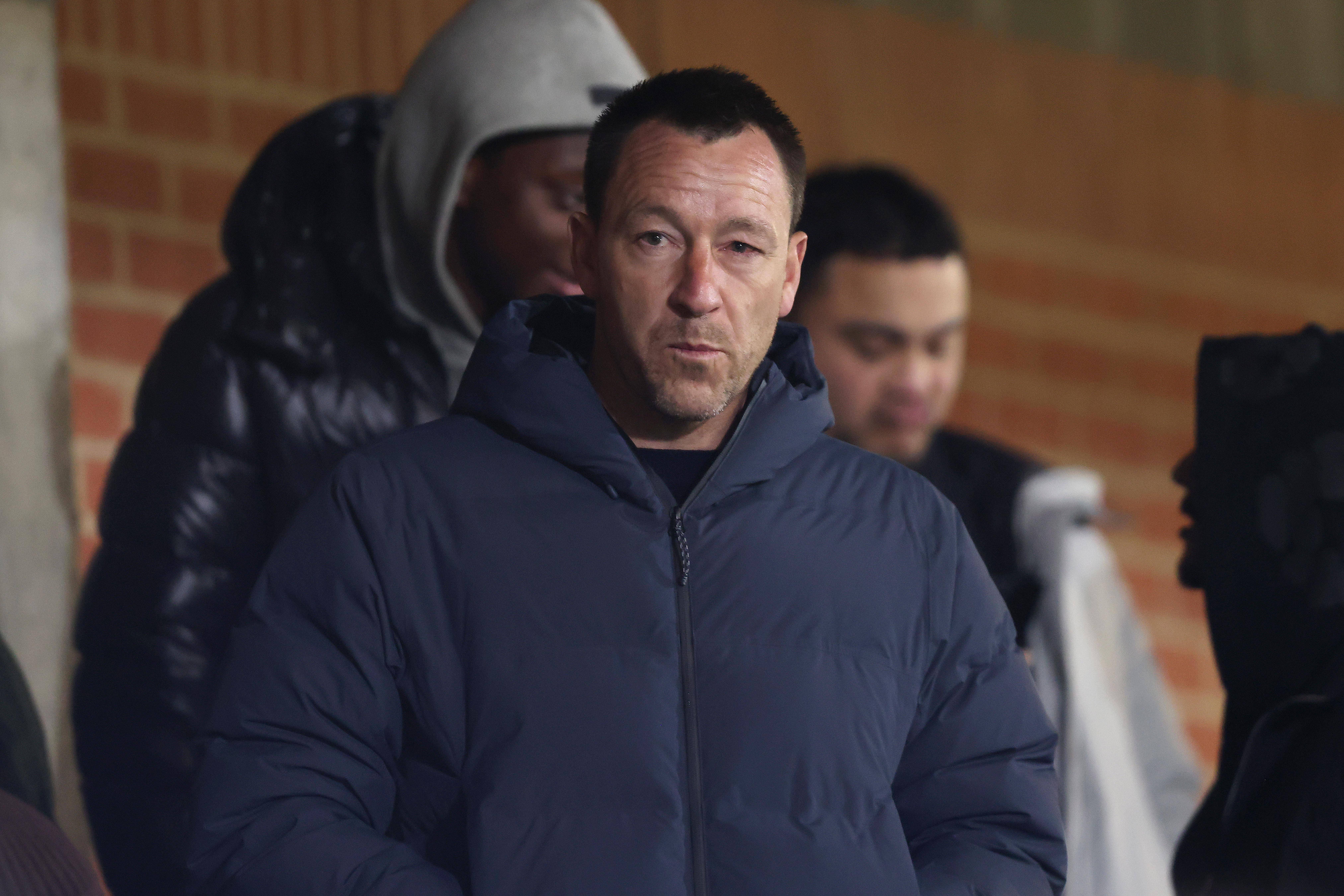 John Terry a assistir a um jogo dos sub-18 do Chelsea
