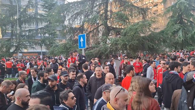 Benfica com muito apoio: mar de benfiquistas em Madrid
