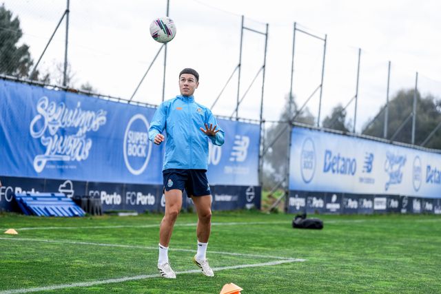 Nenhuén já se exercita com bola - Foto: FC Porto
