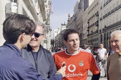 De Chaves a Madrid... «sem portagens!»: vieram de carro e mandam bicada a Montenegro