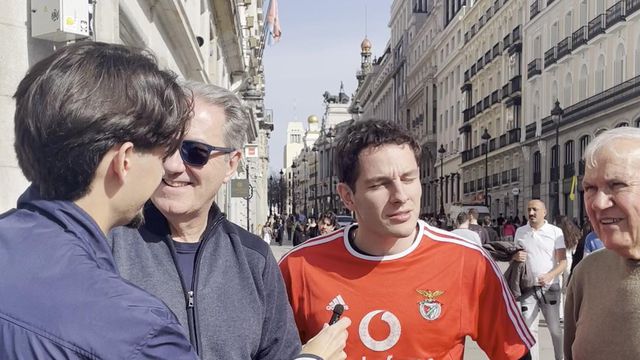 De Chaves a Madrid... «sem portagens!»: vieram de carro e mandam bicada a Montenegro