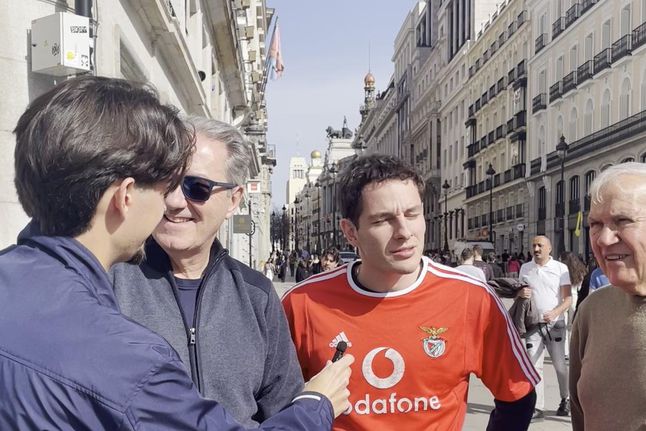 De Chaves a Madrid... «sem portagens!»: vieram de carro e mandam bicada a Montenegro