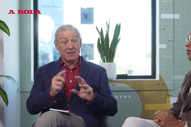 Shéu: como Eriksson precedeu Cruyff no sistema de três defesas