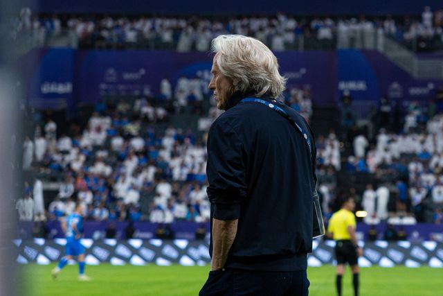 Vídeo: a reação imperdível de Jorge Jesus às queixas físicas de Milinkovic-Savic