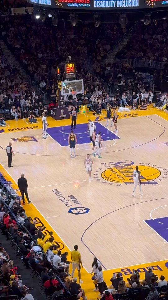 Otamendi, Di María e a seleção da Argentina em jogo dos Lakers