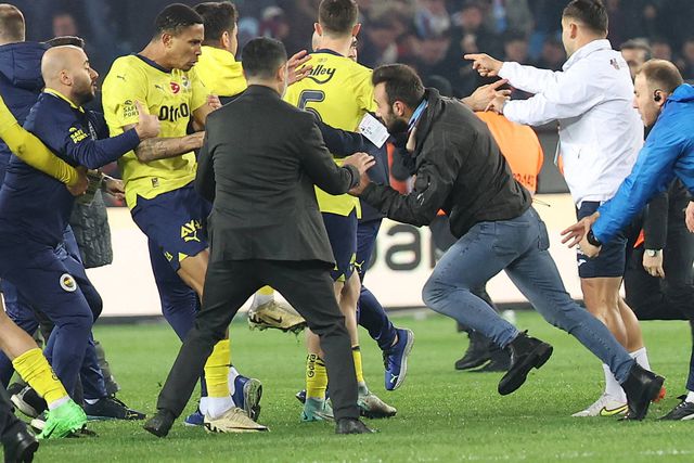 Fenerbahçe pondera ingressar noutros campeonatos nacionais