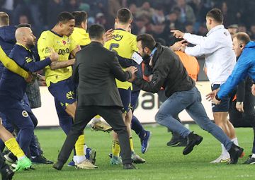 Fenerbahçe pondera ingressar noutros campeonatos nacionais