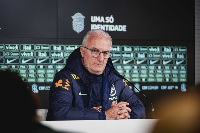 Dorival Júnior apoia Vinícius e apela: «Precisamos do esforço de todos»