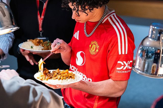 Man. United recebe adeptos e membros do clube para quebra do jejum do Ramadão