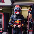 Max Verstappen num momento de pausa durante os eventos do GP da China, em Xangai