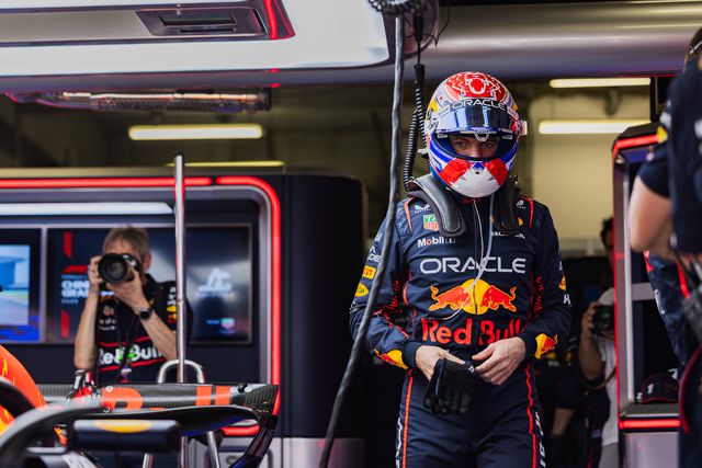 Max Verstappen num momento de pausa durante os eventos do GP da China, em Xangai