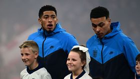 Um foi à festa do 5.º aniversário do outro. Agora são os dois titulares de Inglaterra