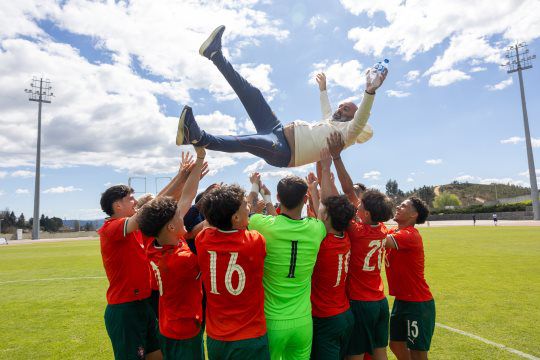 Seleção de sub-18 perde, mas festeja