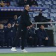Sarri, sem clube desde a saída da Lazio, a dar instruções no banco